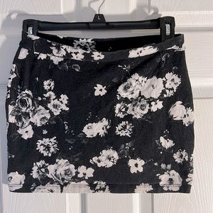 Full tilt Flower mini skirt size medium